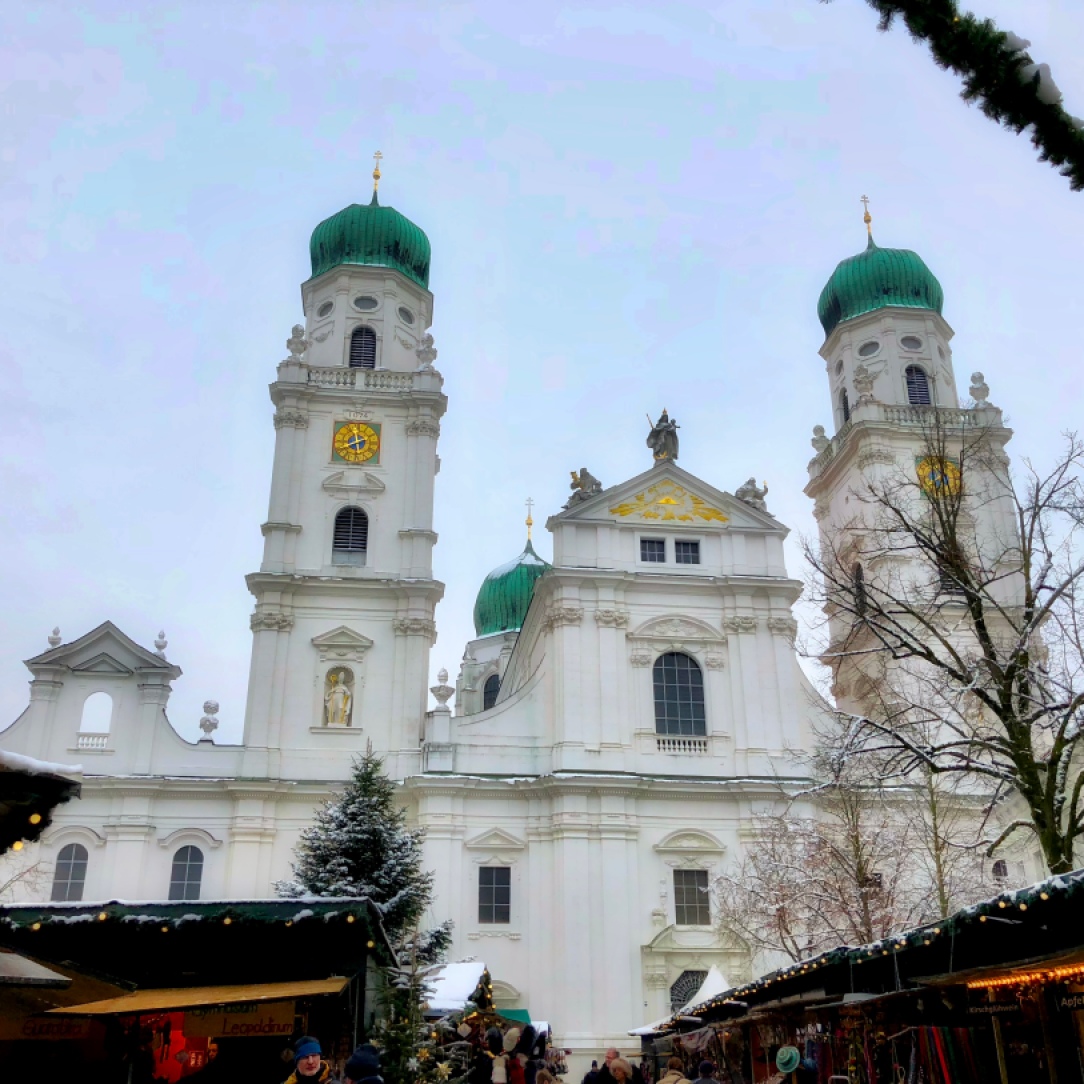 Christmas Market and exterior, St. Stephens